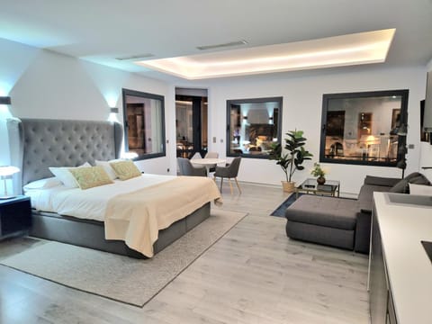 Bed, Living room