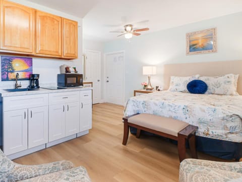 Bed, Kitchen or kitchenette, stove
