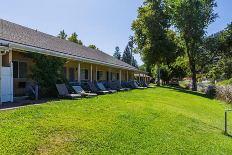 The Lodge at Blue Lakes Nature lodge in Russian River