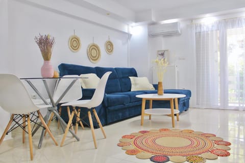 Living room, Seating area, Dining area, air conditioner