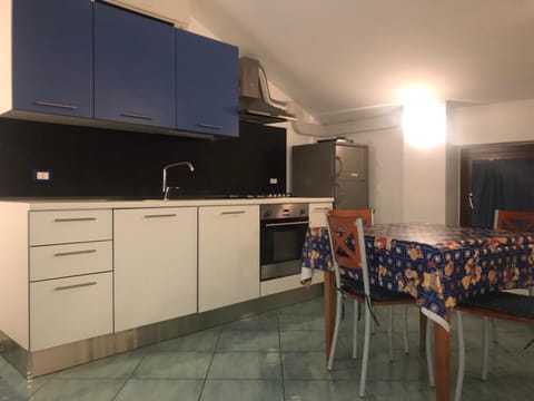 Kitchen or kitchenette, Dining area, dishwasher, oven, stove