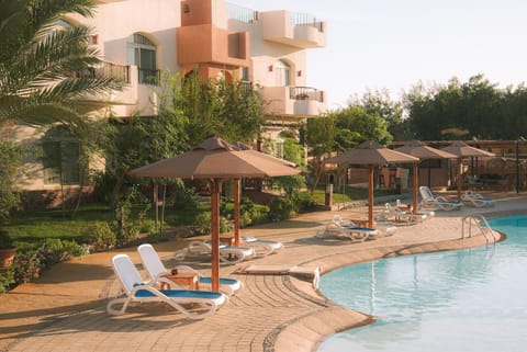 Property building, Spring, Day, Natural landscape, Garden, Garden view, Pool view, Swimming pool, sunbed