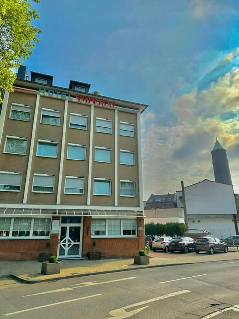 Property building, Day