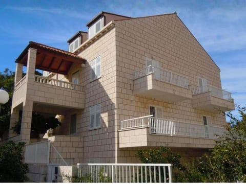 Property building, Facade/entrance