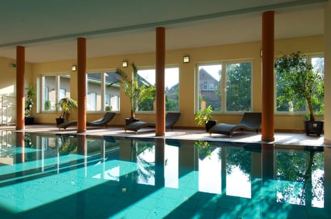 Swimming pool, Swimming pool