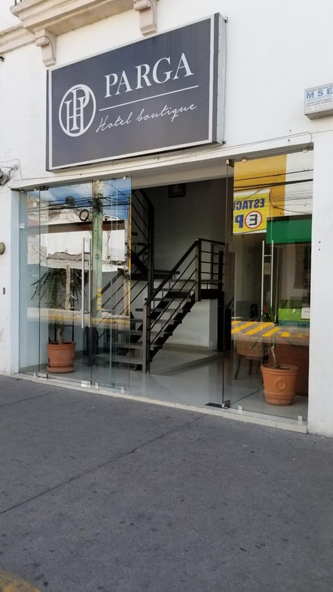 Facade/entrance