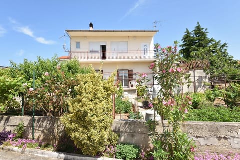 Patio, Facade/entrance