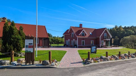 Property building, Natural landscape, Location