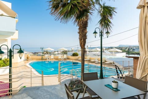 Swimming pool, Internal: Not applicable to any particular room