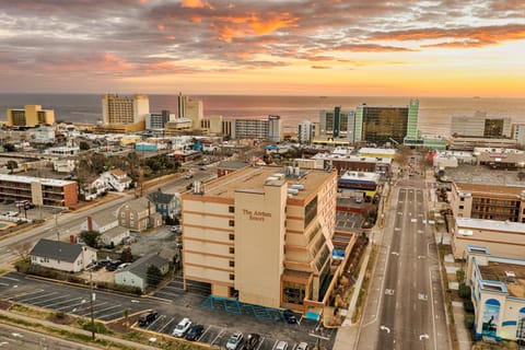 Property building, Neighbourhood, Bird's eye view, Sea view, Street view, Location, Sunset, Parking