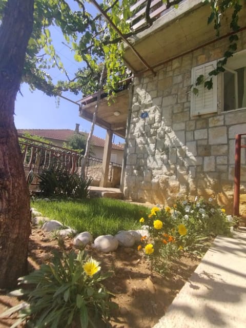 Property building, Garden, Balcony/Terrace, Garden view