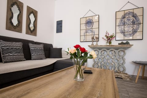 Living room, Decorative detail