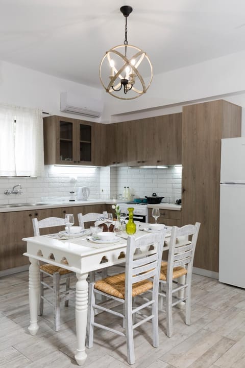 Dining area, oven, stove