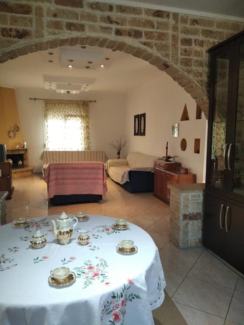 Seating area, Dining area