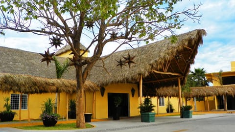 Facade/entrance