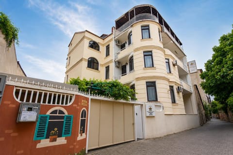 Property building, Day