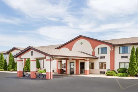 Property building, Day, On site, Time of day