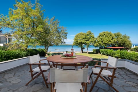Balcony/Terrace, Seating area, Garden view, Sea view