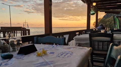Property building, Restaurant/places to eat, View (from property/room), Dining area, Beach, Sea view, Sunset