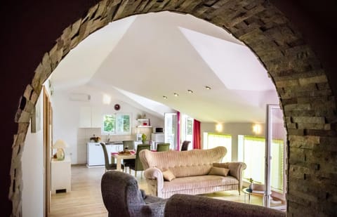Kitchen or kitchenette, Living room, Seating area, Dining area