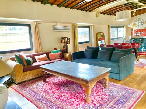 Grande péniche 4 ch - 10 pers -Paris - Ile de Puteaux- terrasses House in Puteaux