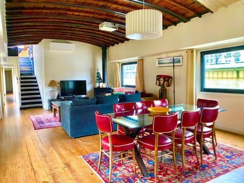 Grande péniche 4 ch - 10 pers -Paris - Ile de Puteaux- terrasses House in Puteaux