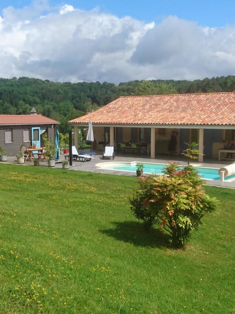 Property building, Pool view