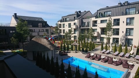 Swimming pool, Swimming pool