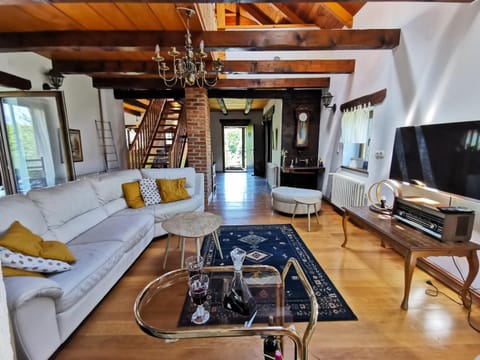 TV and multimedia, Living room, Seating area