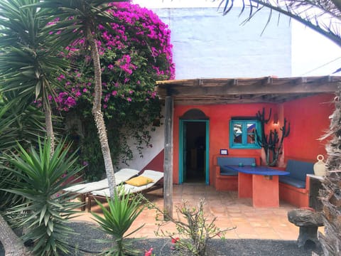 Facade/entrance, Garden, Balcony/Terrace