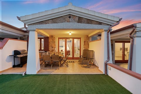 Property building, Patio, BBQ facilities, View (from property/room), Balcony/Terrace, Dining area