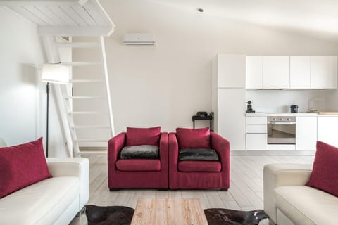 Kitchen or kitchenette, Living room, Seating area, Dining area, air conditioner