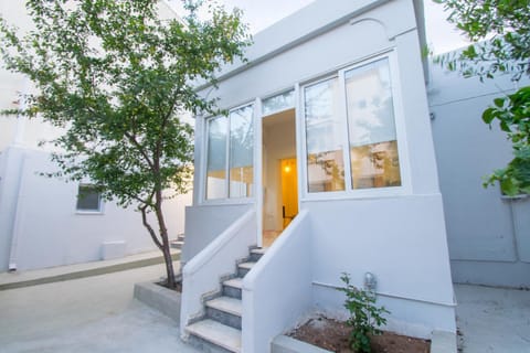 Facade/entrance, Floor plan