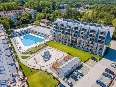 BBQ facilities, Area and facilities, Swimming pool