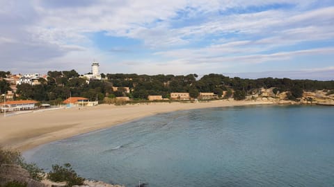 Nearby landmark, Day, Natural landscape, Beach