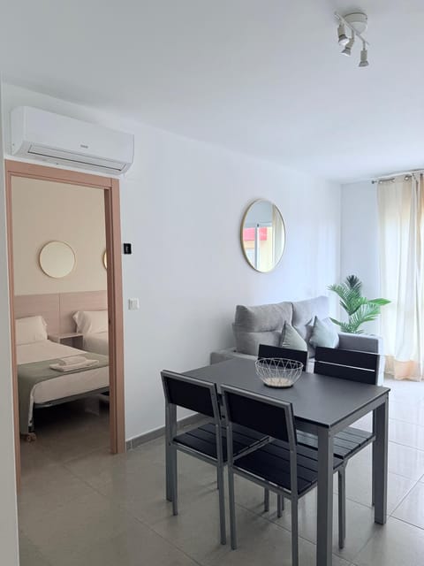 Photo of the whole room, Dining area, air conditioner