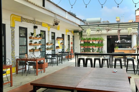 Property building, Restaurant/places to eat, Breakfast