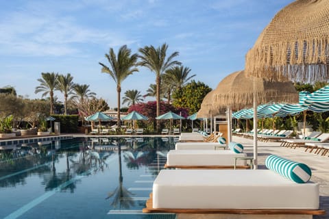 Swimming pool, sunbed