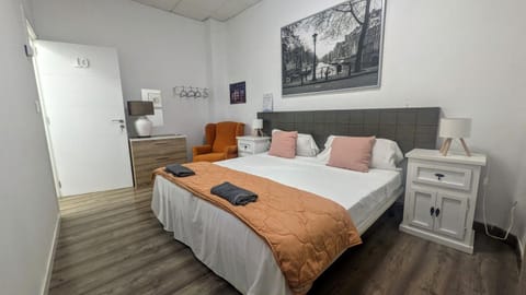 Bedroom, towels