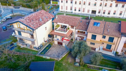 Property building, Day, Neighbourhood, Bird's eye view, City view, Street view, Location, Parking