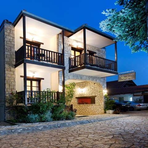 Facade/entrance