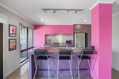 Kitchen or kitchenette, Seating area