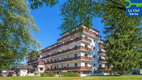 Property building, Spring, Day, Natural landscape, Garden, Garden view