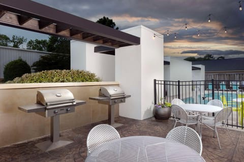 BBQ facilities, Pool view