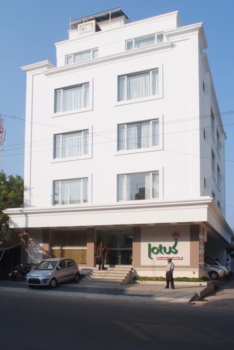 Facade/entrance