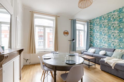 Seating area, Dining area, Meals