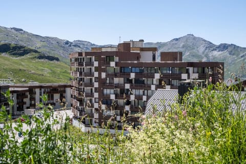 Property building, Nearby landmark, Spring, Day, Natural landscape, Mountain view