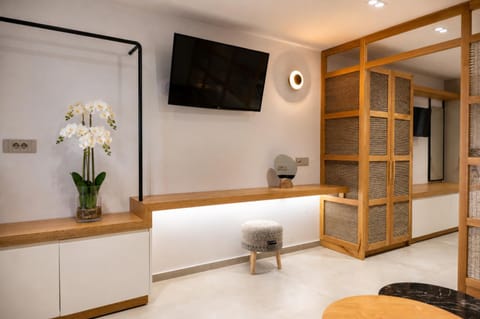 TV and multimedia, Photo of the whole room, furniture, wardrobe
