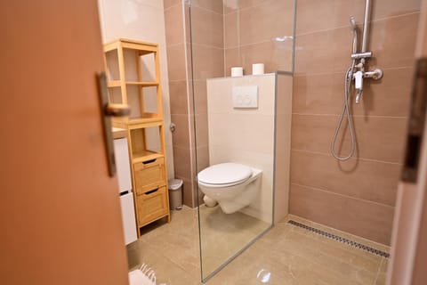 Shower, Toilet, washing machine