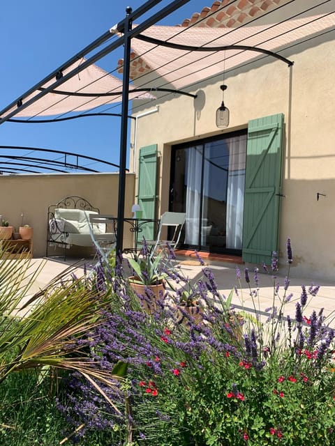 Patio, Facade/entrance